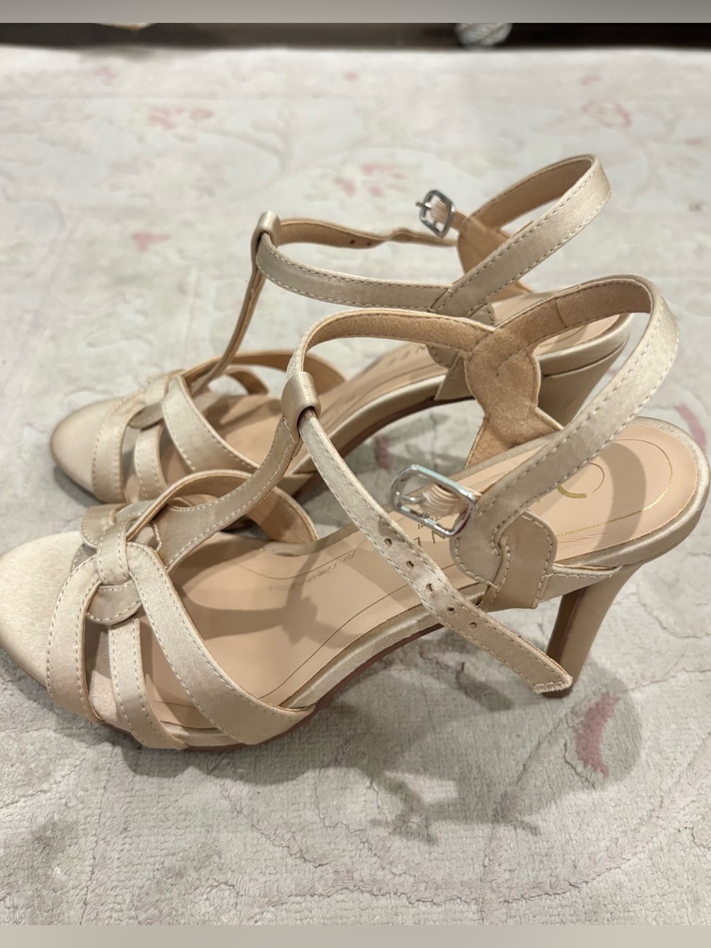 JOURNEE Valry Size 7.5 Strappy Heel Sandals Champagne Satin EUC